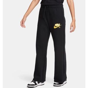 NWT Nike Sportswear Club Fleece
Women's Wide Leg Mid Rise Sz L in black
